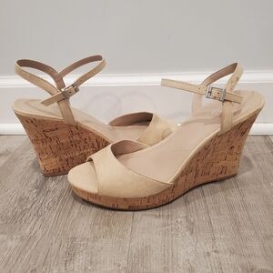 NEW Charles David Lambert Beige Wedge Sandals